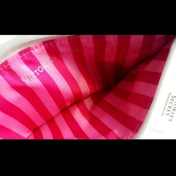 🚨🚨🚨SOLD🚨🚨🚨Victoria's Secret Fold Over Clutch - Picture 3 of 4